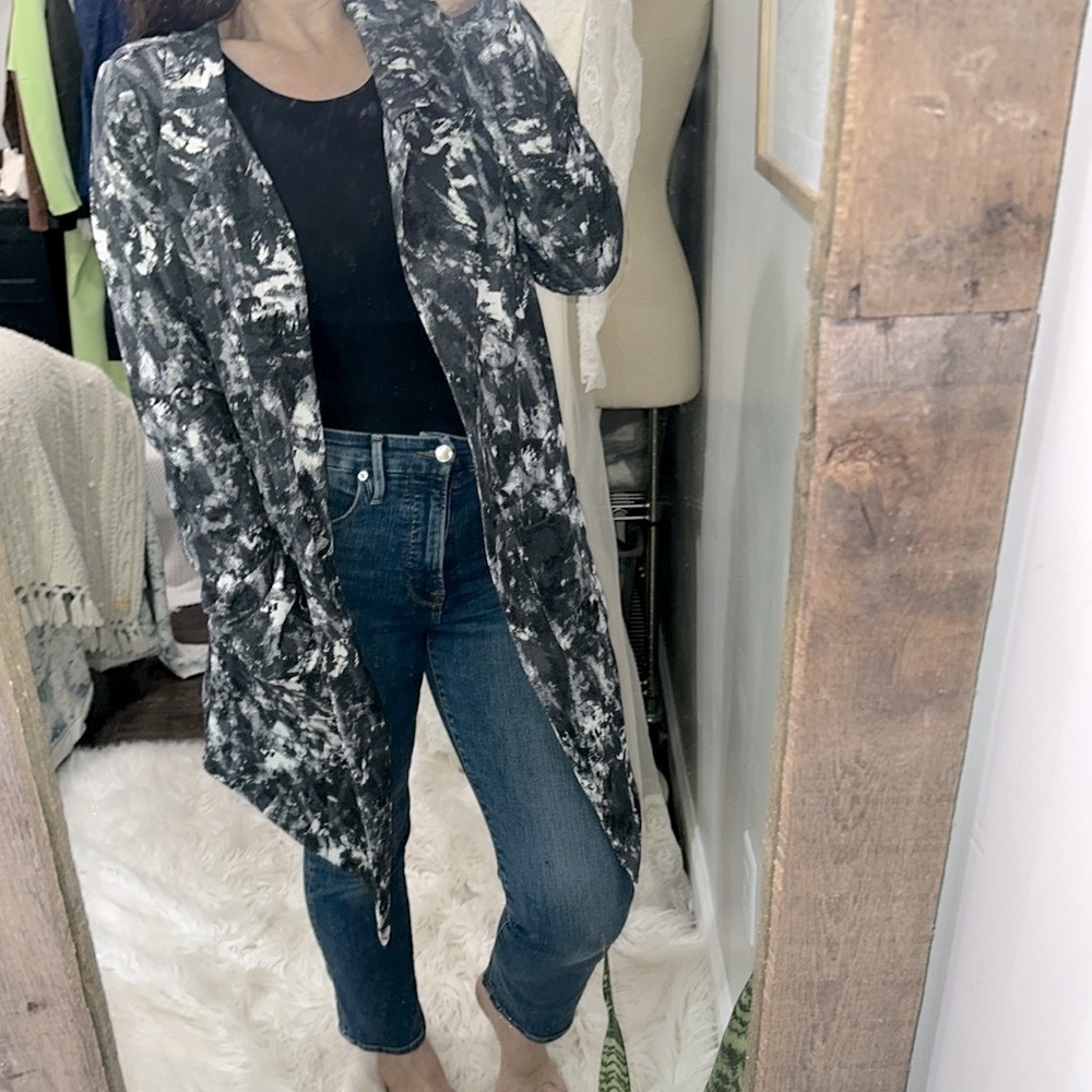 Lularoe Black and White Patterned Cardigan with pockets size large